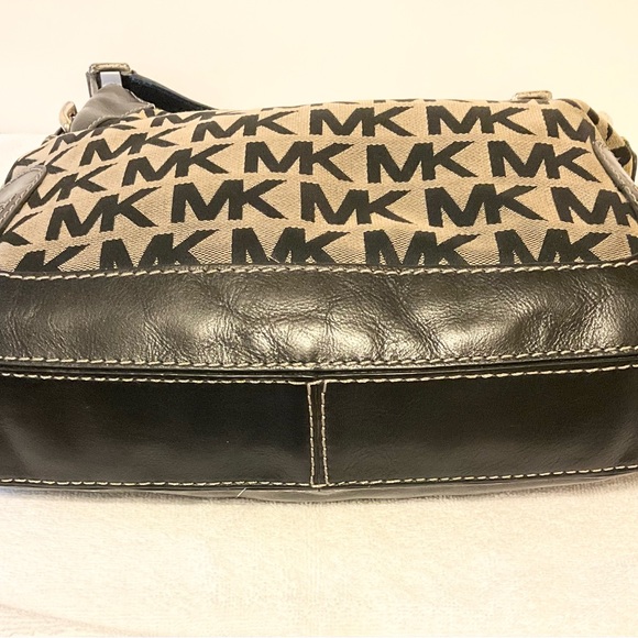 MICHAEL KORS Vintage Black Signature Bedford Hobo Shoulder Bag - Picture 3 of 8